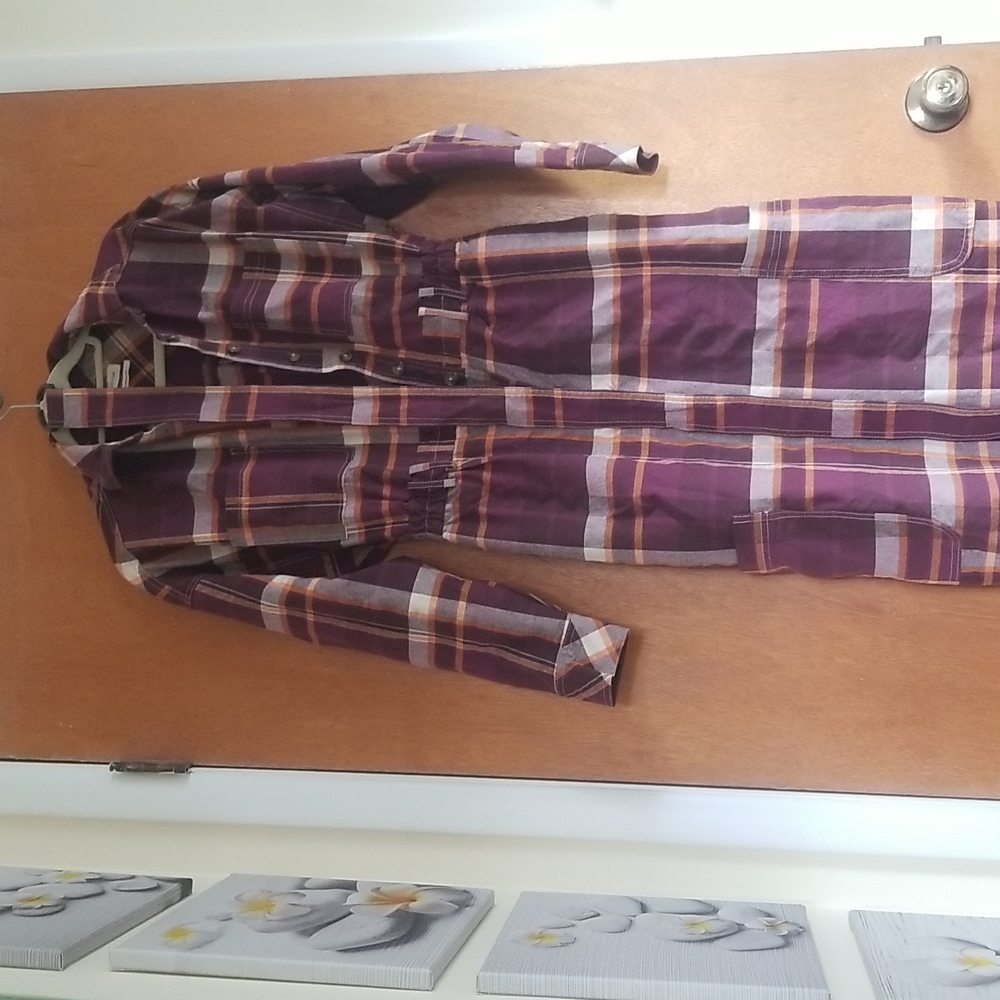 Fantastic jumper! Light denim feel,super plaid pattern,size Medium. New with tag